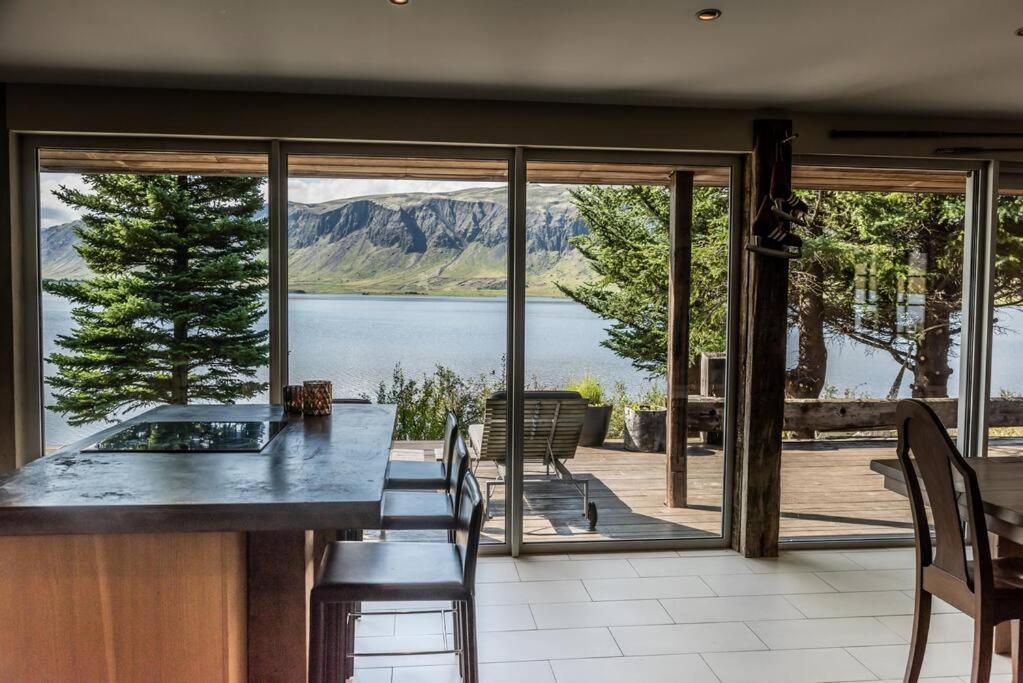 Luxury Lakefront Villa, Infinity Hot Tub And Sauna Grimsnes og Grafningshreppur Extérieur photo